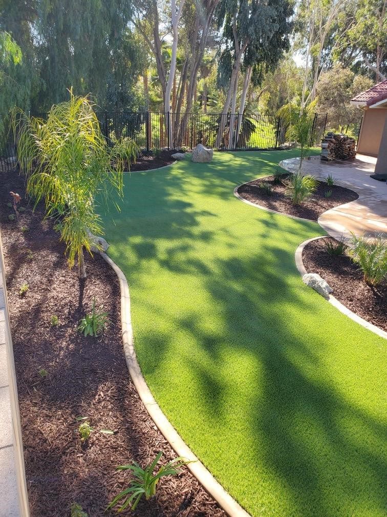 Artificial Grass Landscapes for Lawns, Putting Greens, Pet Areas, Corona